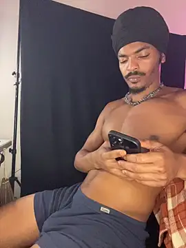 Snapshot of TRILLAHUNG chatting on 25, 5, 2026 TRILLAHUNG online show from 25, 5, 2026