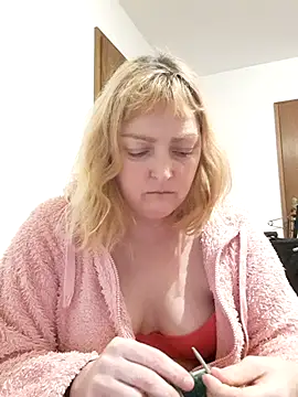 Snapshot of LiluLiluLilu chatting on 6, 11, 2025 LiluLiluLilu online show from 6, 11, 2025