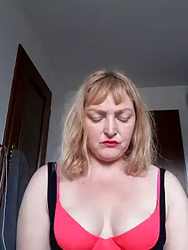 Snapshot of LiluLiluLilu chatting on 8, 10, 2025 LiluLiluLilu online show from 8, 10, 2025