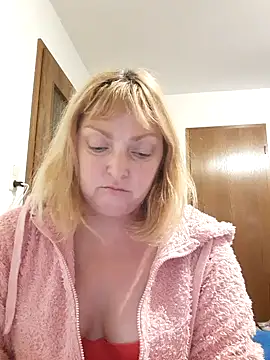 Snapshot of LiluLiluLilu chatting on 15, 10, 2025 LiluLiluLilu online show from 15, 10, 2025