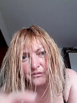 Snapshot of LiluLiluLilu chatting on 13, 10, 2025 LiluLiluLilu online show from 13, 10, 2025