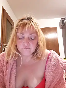 Snapshot of LiluLiluLilu chatting on 18, 10, 2025 LiluLiluLilu online show from 18, 10, 2025