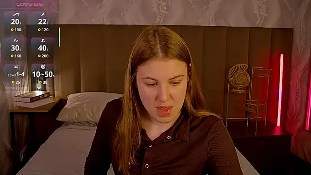 Snapshot of MelanieHenders chatting on 12, 10, 2025 MelanieHenders online show from 12, 10, 2025