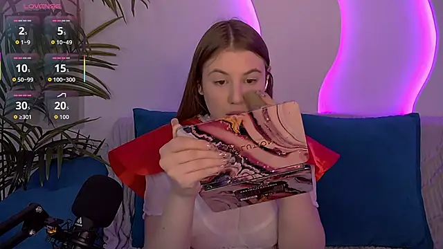 Snapshot of MelanieHenders chatting on 31, 10, 2025 MelanieHenders online show from 31, 10, 2025