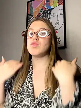 Snapshot of MelanieHenders chatting on 19, 10, 2025 MelanieHenders online show from 19, 10, 2025