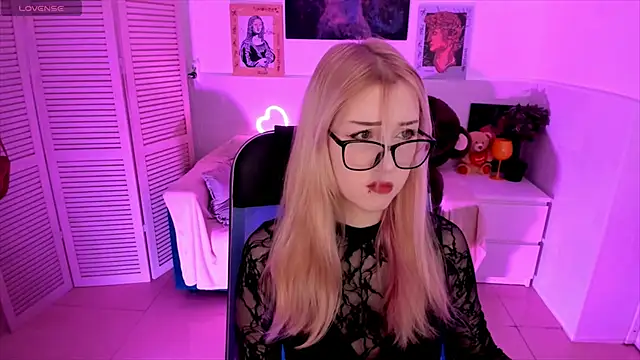 RubyBennett online show from 4, 10, 2025
