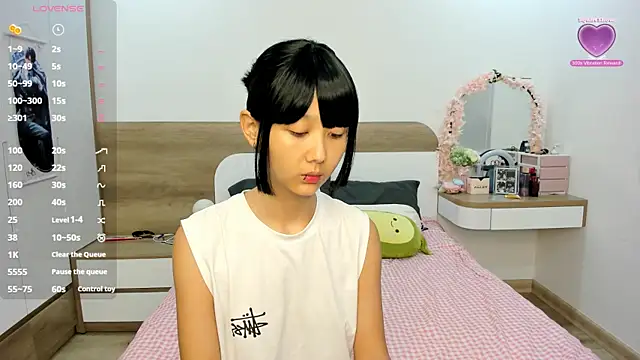 Snapshot of gabby_little chatting on 28, 5, 2026 gabby little online show from 28, 5, 2026