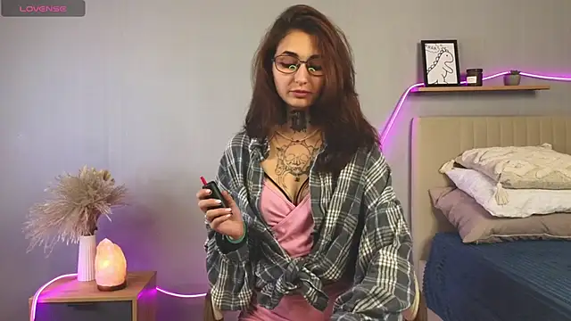 LisaDeVil online show from 9, 9, 2025