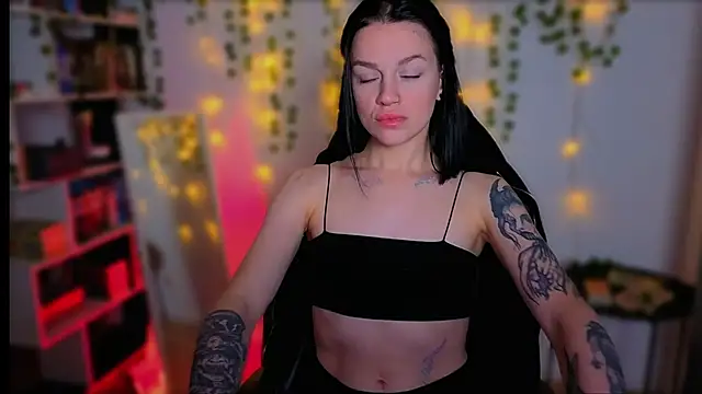 raspberry  girl  online show from 15, 9, 2025