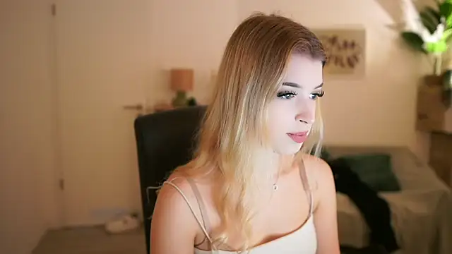 peachyliana online show from 13, 9, 2025