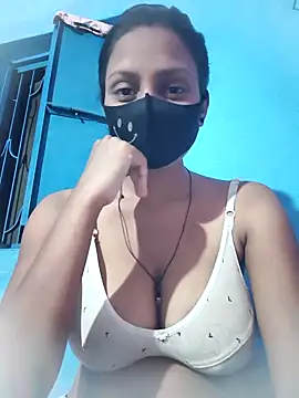 Snapshot of posewith chatting on 8, 9, 2025 posewith online show from 8, 9, 2025