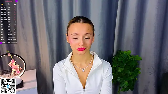 NaughtySeraphine online show from 4, 3, 2026