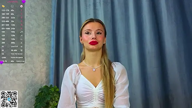 NaughtySeraphine online show from 3, 3, 2026