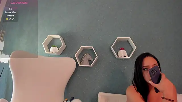 VenusPeeach online show from 4, 10, 2025