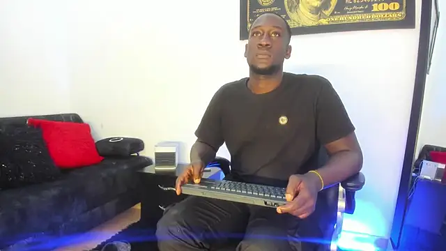 Snapshot of lucas_manzon chatting on 1, 12, 2025 lucas manzon online show from 1, 12, 2025