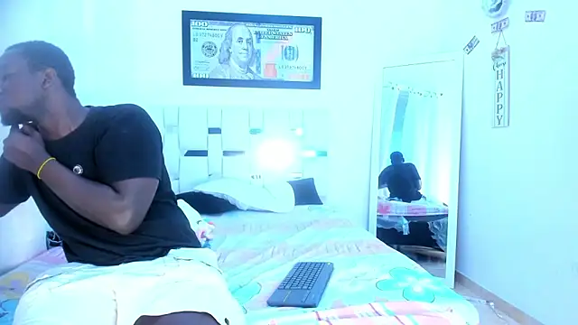 Snapshot of lucas_manzon chatting on 26, 11, 2025 lucas manzon online show from 26, 11, 2025