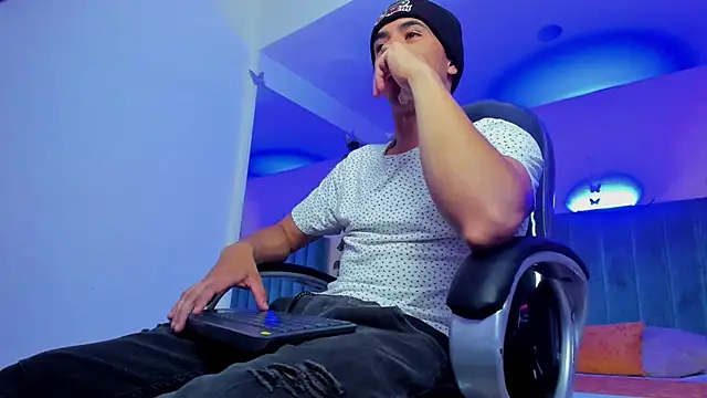 Muscle Scott online show from 10, 11, 2025