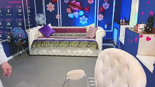 Kira Kenett online show from 9, 2, 2026