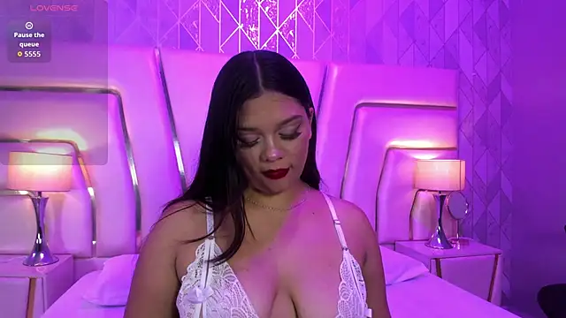 Snapshot of HatsaJones chatting on 4, 11, 2025 HatsaJones online show from 4, 11, 2025