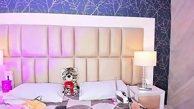 HatsaJones online show from 28, 2, 2026