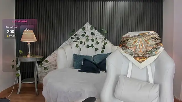 DaniCollinn  online show from 1, 12, 2025