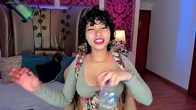 DaniCollinn  online show from 11, 2, 2026