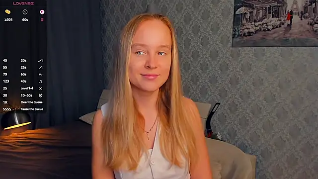 Snapshot of SoonMoor chatting on 19, 9, 2025 SoonMoor online show from 19, 9, 2025