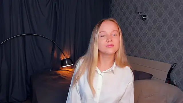 Snapshot of SoonMoor chatting on 20, 9, 2025 SoonMoor online show from 20, 9, 2025