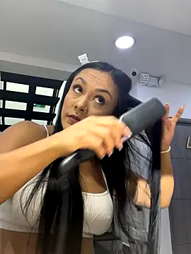 TiffanyyLam online show from 30, 9, 2025