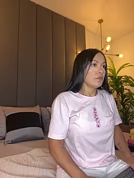 TiffanyyLam online show from 25, 9, 2025