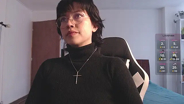 Ellyuwuw online show from 11, 10, 2025