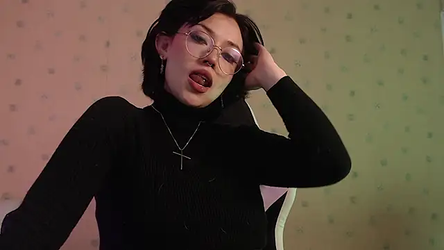 Ellyuwuw online show from 17, 12, 2025