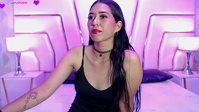 Snapshot of VioletPons chatting on 28, 10, 2025 VioletPons online show from 28, 10, 2025