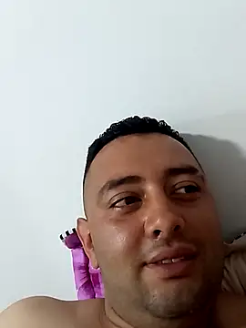 Snapshot of angelitocalientico chatting on 3, 10, 2025 angelitocalientico online show from 3, 10, 2025
