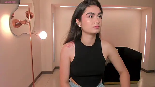 LucyWeiss  online show from 28, 11, 2025