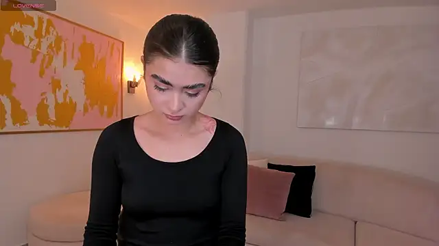 LucyWeiss  online show from 25, 10, 2025