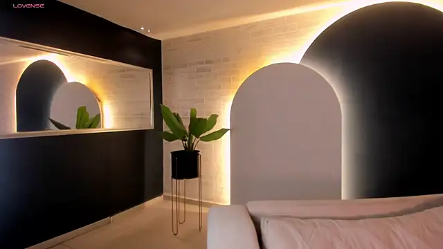 LucyWeiss  online show from 17, 10, 2025