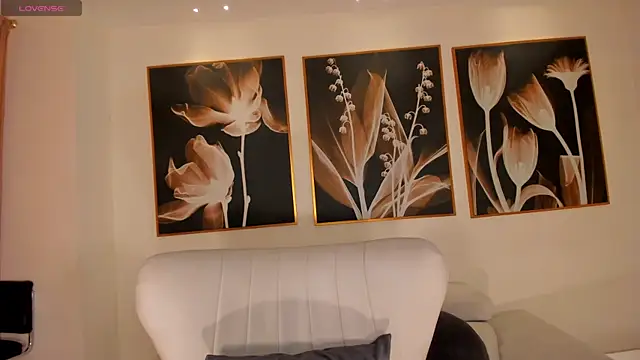 LucyWeiss  online show from 28, 10, 2025