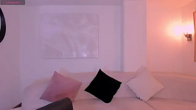 LucyWeiss  online show from 23, 10, 2025