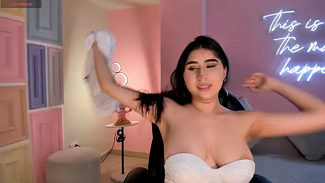 MayaMoretti  online show from 1, 11, 2025