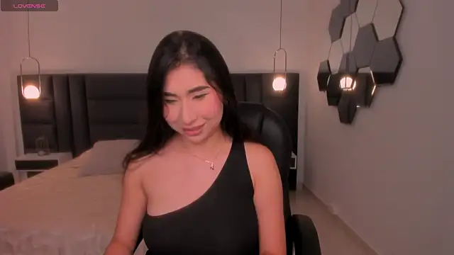 MayaMoretti  online show from 17, 11, 2025