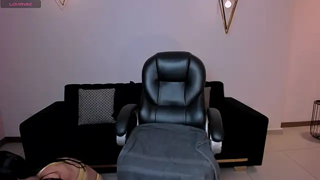 MayaMoretti  online show from 23, 12, 2025