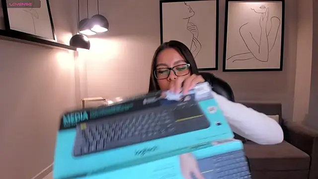 Snapshot of NinaBlum chatting on 19, 10, 2025 NinaBlum online show from 19, 10, 2025