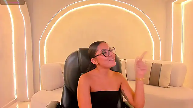 Snapshot of NinaBlum chatting on 16, 10, 2025 NinaBlum online show from 16, 10, 2025