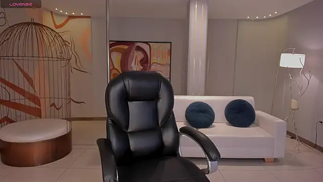 Snapshot of NinaBlum chatting on 27, 11, 2025 NinaBlum online show from 27, 11, 2025