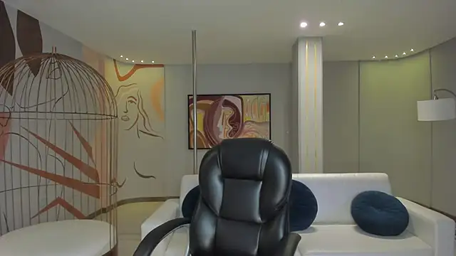 Snapshot of NinaBlum chatting on 24, 10, 2025 NinaBlum online show from 24, 10, 2025