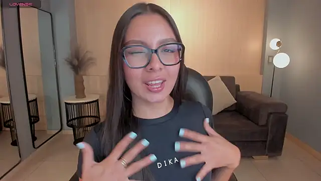 Snapshot of NinaBlum chatting on 14, 11, 2025 NinaBlum online show from 14, 11, 2025