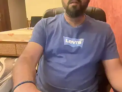 Snapshot of BobgaBonga chatting on 9, 11, 2025 BobgaBonga online show from 9, 11, 2025
