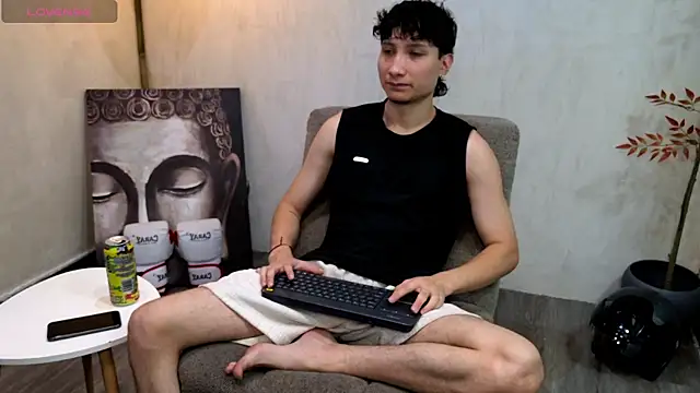Snapshot of enzo_steel chatting on 5, 6, 2026 enzo steel online show from 5, 6, 2026