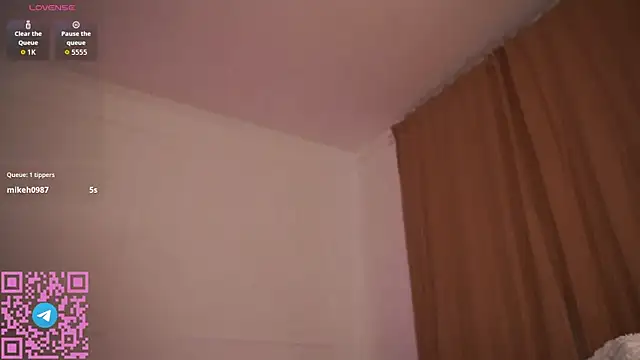 Snapshot of ellie_land chatting on 1, 5, 2026 ellie land online show from 1, 5, 2026